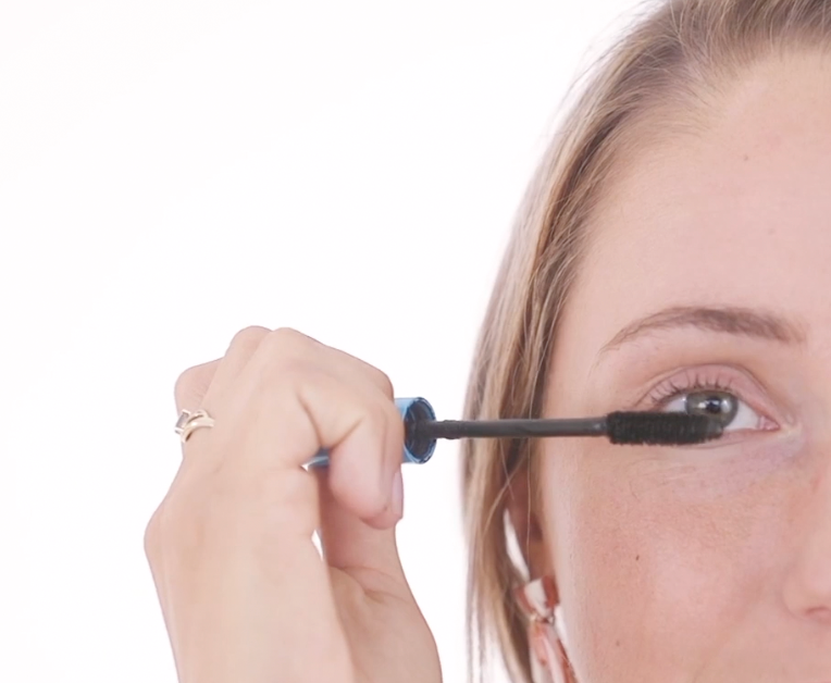 Clump Cleaner™ - Mascara tool for removing clumps and gunk